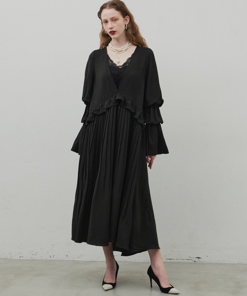 LA BELLE ETUDE（ラベルエチュード）の「深Vネックプリーツワンピース