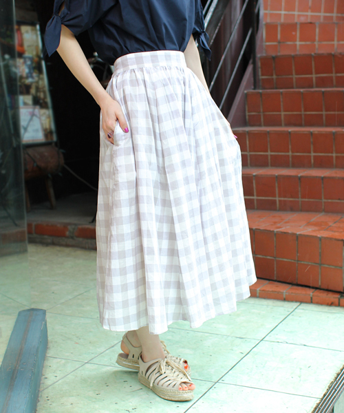 Ray BEAMS(レイビームス)の「Ray BEAMS / ギンガムギャザー フレアースカート(スカート・レディース・グレー/ブラック/ライトブルー・1/0)」の3枚目の写真