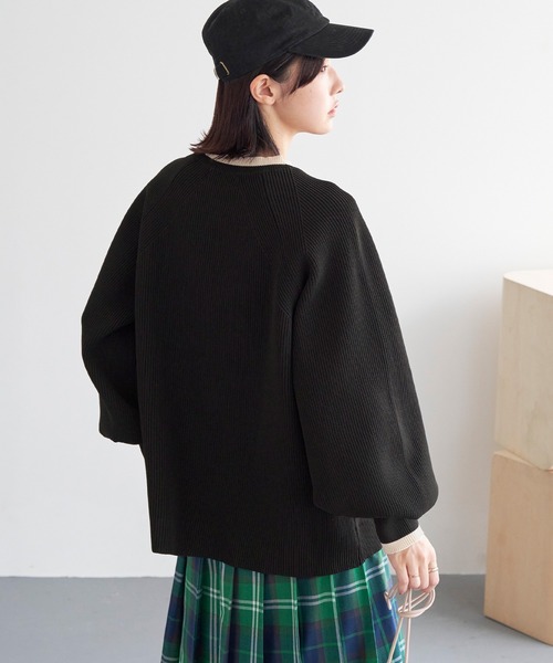 Chaco closet(チャコ クローゼット)の「畦編みボリュームスリーブニットプルオーバー(ニット/セーター・レディース・ブラック/アイボリー/ピンク/ライトグリーン/ブラック×ホワイト/ベージュ系/イエロー/オレンジ系/ネイビー系/ピンク系/グレー系・FREE)」の14枚目の写真