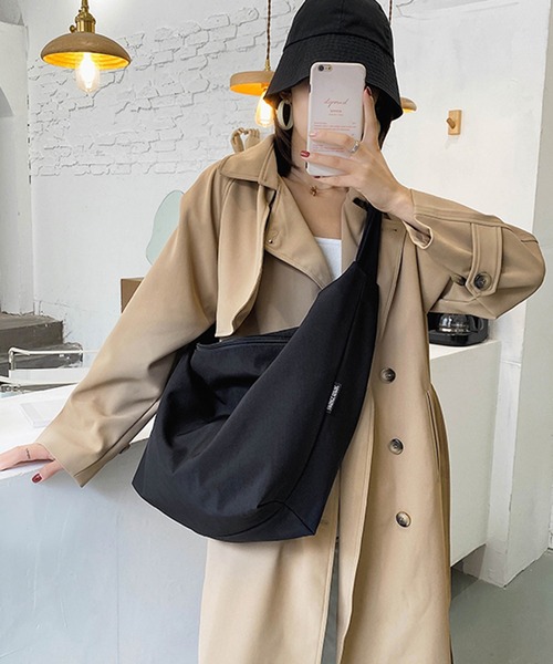 Revo.(レボ)の「ナイロン 大容量 ワンハンドル結び ショルダーバッグ/トートバッグ(トートバッグ・レディース・カーキ/スモークピンク/アイボリー/ブラック・FREE)」の14枚目の写真