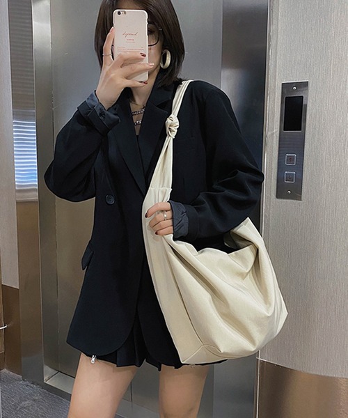 Revo.(レボ)の「ナイロン 大容量 ワンハンドル結び ショルダーバッグ/トートバッグ(トートバッグ・レディース・カーキ/スモークピンク/アイボリー/ブラック・FREE)」の10枚目の写真