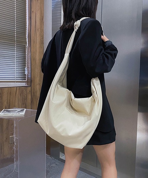 Revo.(レボ)の「ナイロン 大容量 ワンハンドル結び ショルダーバッグ/トートバッグ(トートバッグ・レディース・カーキ/スモークピンク/アイボリー/ブラック・FREE)」の12枚目の写真
