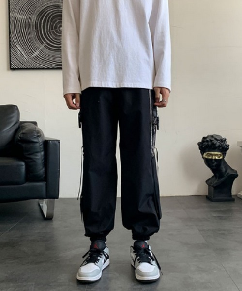 ARULE（アルール）の「『ARULE/アルール』サイドベルト×チェーン付きジョガーカーゴパンツ【Y】【CN】（カーゴパンツ・メンズ・カーキ/ブラック・L/XL）」の3枚目の写真