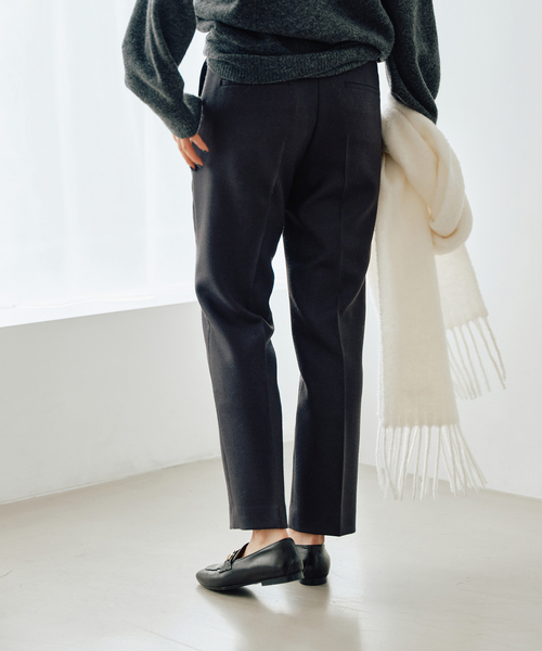 IENA(イエナ)の「Organic Wool ストレートパンツ(その他パンツ・レディース・アイボリー/ピンク/チャコールグレー/エメラルドブルー・40/38/36/34)」の10枚目の写真