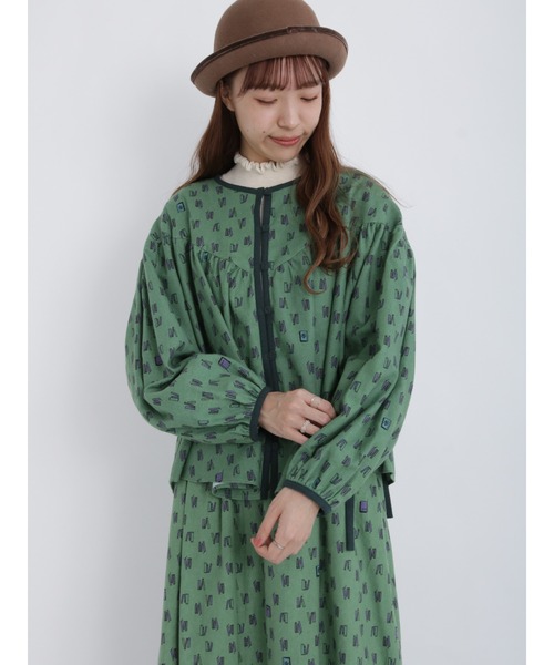 Samansa Mos2(サマンサ モスモス)の「BOOKプリント配色ブラウス(シャツ/ブラウス・レディース・ブラック/キナリ/グリーン・フリ-)」の3枚目の写真