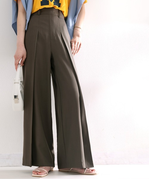 揺れ動く、美シルエット。リネンライク深めタックワイドパンツ