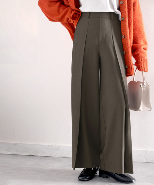 揺れ動く、美シルエット。リネンライク深めタックワイドパンツ