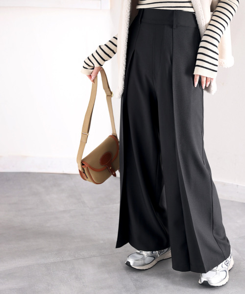 揺れ動く、美シルエット。リネンライク深めタックワイドパンツ