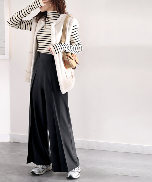 揺れ動く、美シルエット。リネンライク深めタックワイドパンツ