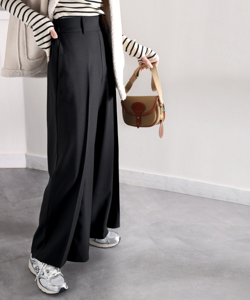 揺れ動く、美シルエット。リネンライク深めタックワイドパンツ