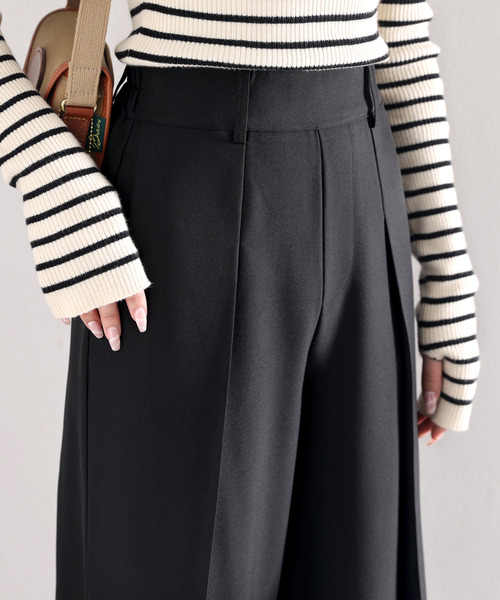 揺れ動く、美シルエット。リネンライク深めタックワイドパンツ