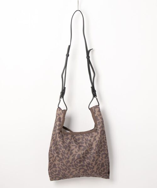 Y'SACCS（イザック）の「【イザック×MUMU】2WAYエコバッグ（ショルダーバッグ・レディース・レッド/ブラック/レオパード/ブラック系その他・FREE）」の4枚目の写真