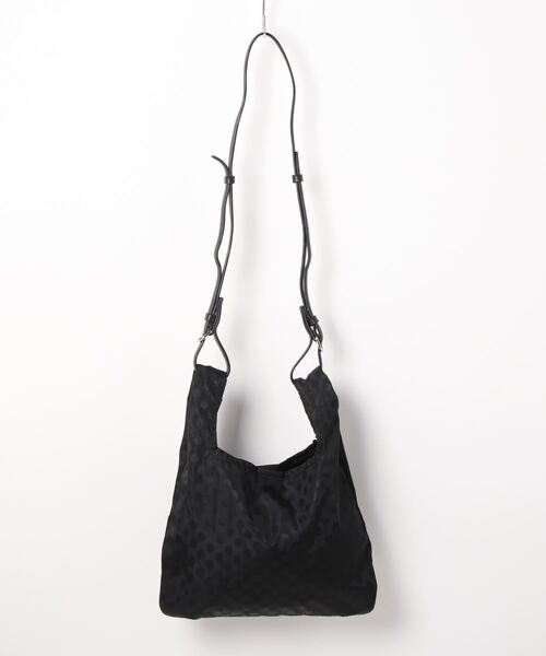 Y'SACCS（イザック）の「【イザック×MUMU】2WAYエコバッグ（ショルダーバッグ・レディース・レッド/ブラック/レオパード/ブラック系その他・FREE）」の2枚目の写真