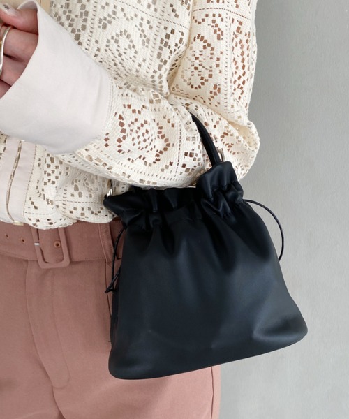 thank U more(サンキューモア)の「2way 巾着型 ハンドバッグ ショルダーバッグ(ショルダーバッグ・レディース・ブラック/アイボリー・FREE)」の11枚目の写真