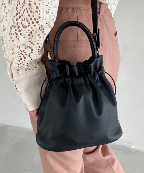 thank U more(サンキューモア)の「2way 巾着型 ハンドバッグ ショルダーバッグ(ショルダーバッグ・レディース・ブラック/アイボリー・FREE)」の10枚目の写真