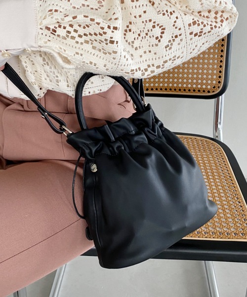 thank U more(サンキューモア)の「2way 巾着型 ハンドバッグ ショルダーバッグ(ショルダーバッグ・レディース・ブラック/アイボリー・FREE)」の9枚目の写真