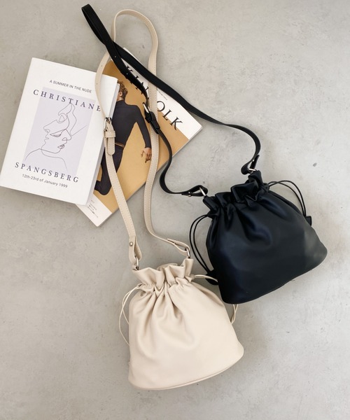 thank U more(サンキューモア)の「2way 巾着型 ハンドバッグ ショルダーバッグ(ショルダーバッグ・レディース・ブラック/アイボリー・FREE)」の15枚目の写真