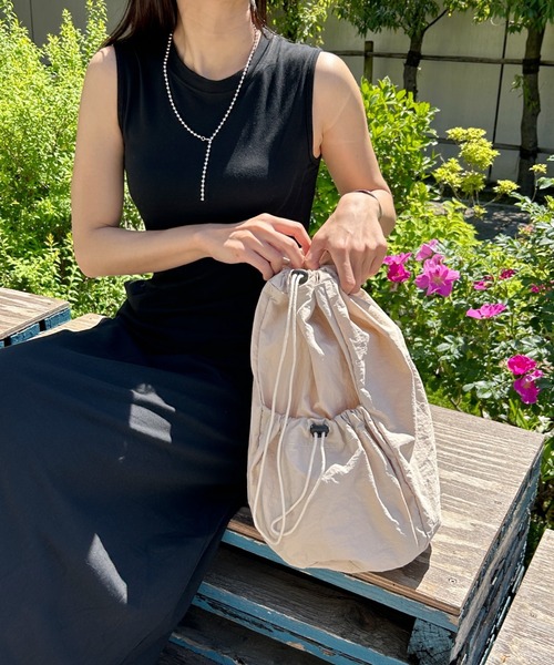 wears（ウェアーズ）の「【軽量】ドローストリングワンショルダーバッグ（ショルダーバッグ・レディース・アイボリー/ブラック・FREE）」の5枚目の写真