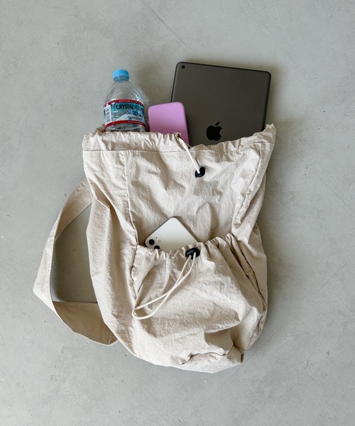 wears（ウェアーズ）の「【軽量】ドローストリングワンショルダーバッグ（ショルダーバッグ・レディース・アイボリー/ブラック・FREE）」の11枚目の写真