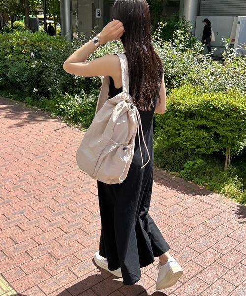 wears（ウェアーズ）の「【軽量】ドローストリングワンショルダーバッグ（ショルダーバッグ・レディース・アイボリー/ブラック・FREE）」の7枚目の写真