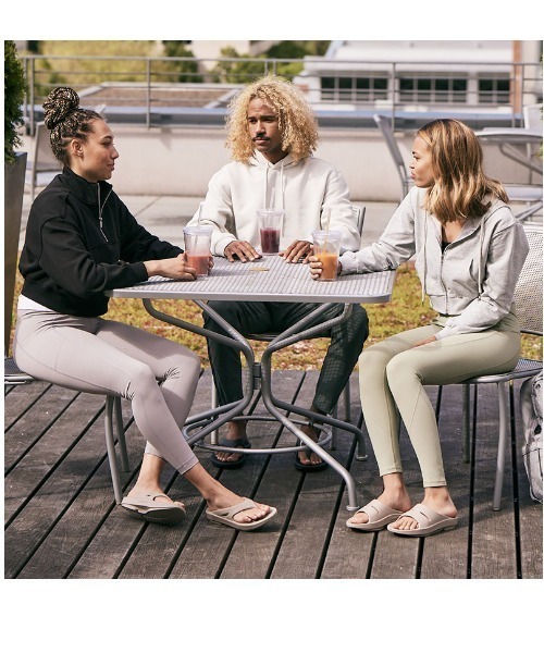 OOFOS(ウーフォス)の「OOFOS/ウーフォス OOriginal リカバリーサンダル WOMENS ウィメンズ(サンダル・レディース・ブラック/タン/その他18・23/24/25/23.0/24.0/25.0)」の20枚目の写真
