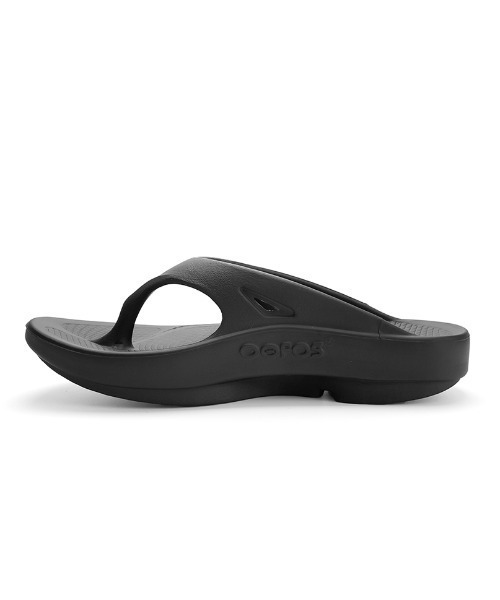 OOFOS(ウーフォス)の「OOFOS/ウーフォス OOriginal リカバリーサンダル WOMENS ウィメンズ(サンダル・レディース・ブラック/タン/その他18・23/24/25/23.0/24.0/25.0)」の7枚目の写真