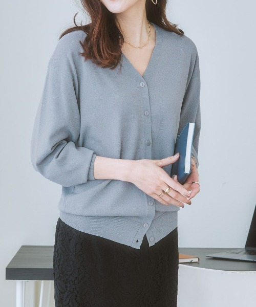7days Life Styling（セブンデイズライフスタイリング）の「【ひんやり接触冷感】抜け感Ｖネックカーディガン（ＵＶカット・毛玉防止）（カーディガン/ボレロ・レディース・ラベンダー/オフホワイト/ブラック/ライトグリーン/杢グレー/ネイビー/ブルーグレー/グリーン系/ライム/ベージュ/グレー系/グレイッシュベージュ・LL/M/S/L/3L/5L/4L）」の5枚目の写真