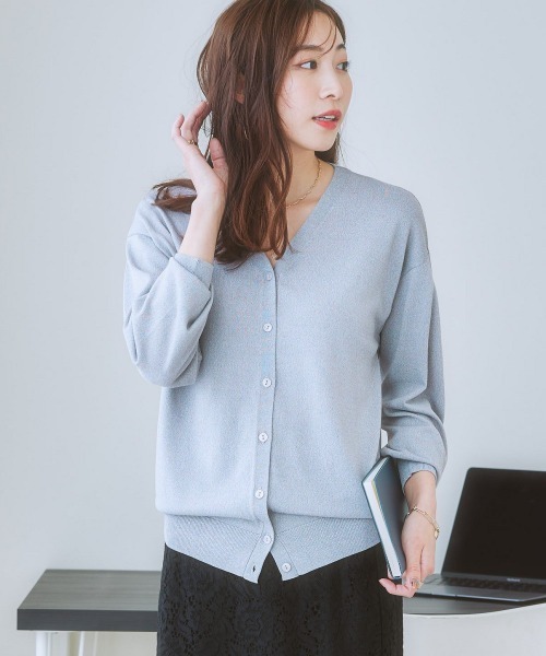 7days Life Styling（セブンデイズライフスタイリング）の「【ひんやり接触冷感】抜け感Ｖネックカーディガン（ＵＶカット・毛玉防止）（カーディガン/ボレロ・レディース・ラベンダー/オフホワイト/ブラック/ライトグリーン/杢グレー/ネイビー/ブルーグレー/グリーン系/ライム/ベージュ/グレー系/グレイッシュベージュ・LL/M/S/L/3L/5L/4L）」の20枚目の写真