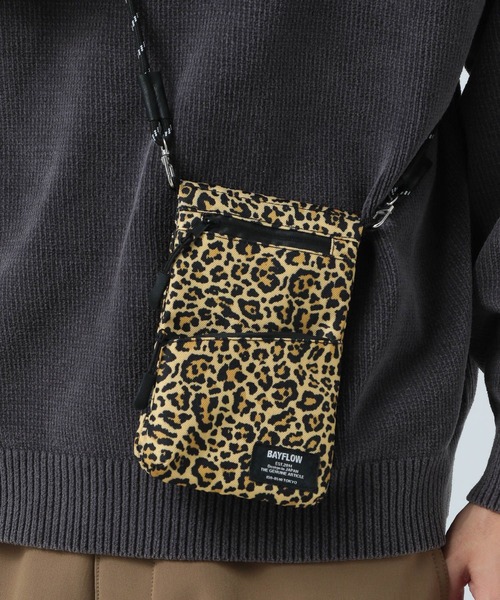 BAYFLOW(ベイフロー)の「フォンケースマルチショルダー / ミニショルダーバッグ(ショルダーバッグ・メンズ・ベージュ/カーキ/ネイビー/ブラック/レオパード/グレー/グリーン/サンドグレー/ブルー/その他2/その他3/その他4/その他5/イエロー/チャコール/オレンジ/その他7/その他6/その他9/その他10/その他8・FREE)」の16枚目の写真