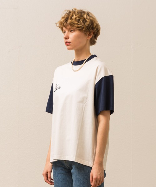 ALLUMER（アリュメール）の「プリントリンガーTシャツ(AUTHENTIC CLUB)（Tシャツ/カットソー・レディース・カーキ/ホワイト×ネイビー・1）」の9枚目の写真