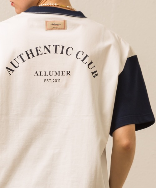 ALLUMER（アリュメール）の「プリントリンガーTシャツ(AUTHENTIC CLUB)（Tシャツ/カットソー・レディース・カーキ/ホワイト×ネイビー・1）」の8枚目の写真