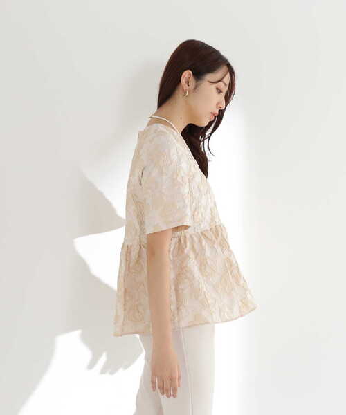 NATURAL BEAUTY BASIC（ナチュラルビューティーベーシック）の「◇ジャガードペプラムブラウス（シャツ/ブラウス・レディース・ベージュ系その他/ブラック系その他・SMALL/MEDIUM）」の17枚目の写真