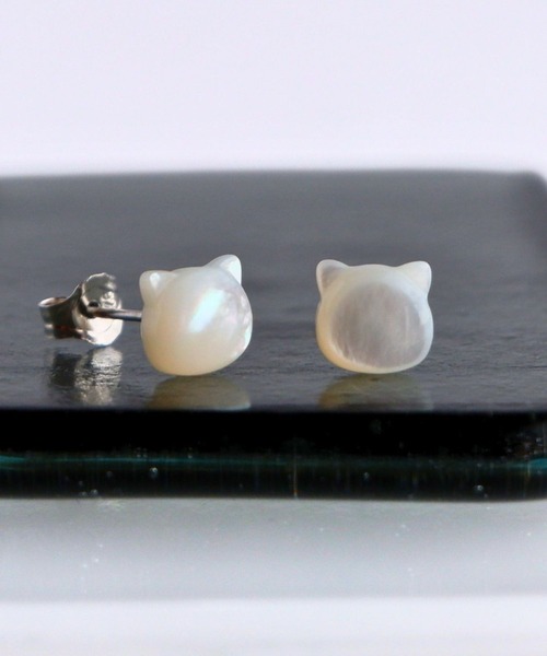 CERCA（チェルカ）の「SARINOHANA/ネコ（猫）一粒シェルピアス/14KGF/SILVER925（ピアス（両耳用）・レディース・ブラック/ホワイト/A/B・FREE）」の4枚目の写真