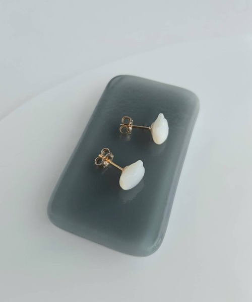 CERCA（チェルカ）の「SARINOHANA/ネコ（猫）一粒シェルピアス/14KGF/SILVER925（ピアス（両耳用）・レディース・ブラック/ホワイト/A/B・FREE）」の5枚目の写真