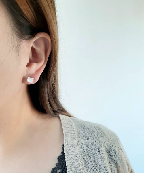 CERCA（チェルカ）の「SARINOHANA/ネコ（猫）一粒シェルピアス/14KGF/SILVER925（ピアス（両耳用）・レディース・ブラック/ホワイト/A/B・FREE）」の7枚目の写真