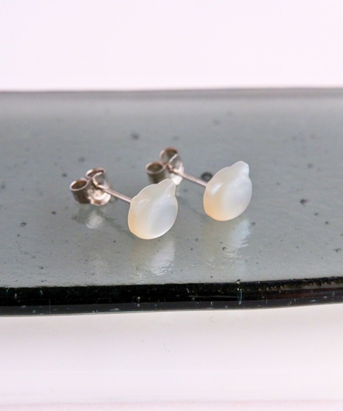 CERCA（チェルカ）の「SARINOHANA/ネコ（猫）一粒シェルピアス/14KGF/SILVER925（ピアス（両耳用）・レディース・ブラック/ホワイト/A/B・FREE）」の12枚目の写真