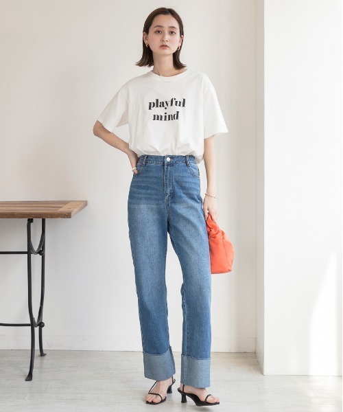 ad thie(アドティエ)の「プラスト加工 ストレート ロールアップストレートデニム(デニムパンツ・レディース・ライトブルー/ブルー・FREE)」の5枚目の写真