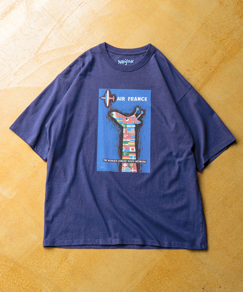 Savignac（サヴィニャック）の「《追加販売》【SAVIGNAC / サビニャック】別注 French Company プリントT（Tシャツ/カットソー・メンズ・イエロー/ブラックミックス/ネイビー/ダークブルー/ブルー系その他/ホワイト/ライトホワイト/レッド/グリーン/ホワイト系その他/オフホワイト/ブラック系その他/ブラック/ホワイト×ホワイト/イエロー系その他・LARGE/MEDIUM/X-LARGE）」の10枚目の写真