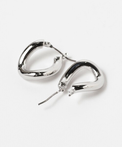 B:MING by BEAMS（ビーミングバイビームス）の「B:MING by BEAMS / ウエーブ ピアス（ピアス（両耳用）・レディース・ゴールド/シルバー・ONE SIZE）」の3枚目の写真