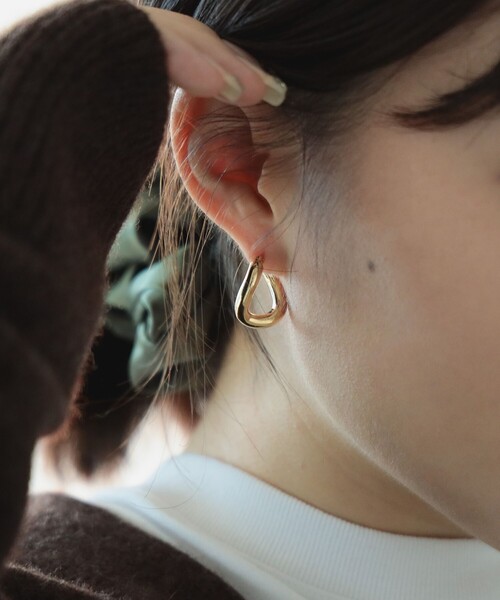 B:MING by BEAMS（ビーミングバイビームス）の「B:MING by BEAMS / ウエーブ ピアス（ピアス（両耳用）・レディース・ゴールド/シルバー・ONE SIZE）」の4枚目の写真