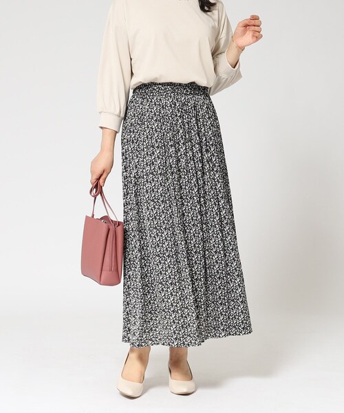 DRESKIP（ドレスキップ）の「◆女性らしさあふれる サテンギャザースカート（スカート・レディース・ピンク系/チャコールグレー/ライトグレー/ブラック系/ブラック系5/サンドベージュ・02/04/03）」の2枚目の写真