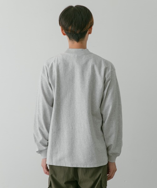 URBAN RESEARCH DOORS(アーバンリサーチドアーズ)の「USAコットンモックネックロングスリーブTシャツ(Tシャツ/カットソー・メンズ・ホワイト/チャコールグレー/グレー系その他・MEDIUM/LARGE)」の5枚目の写真