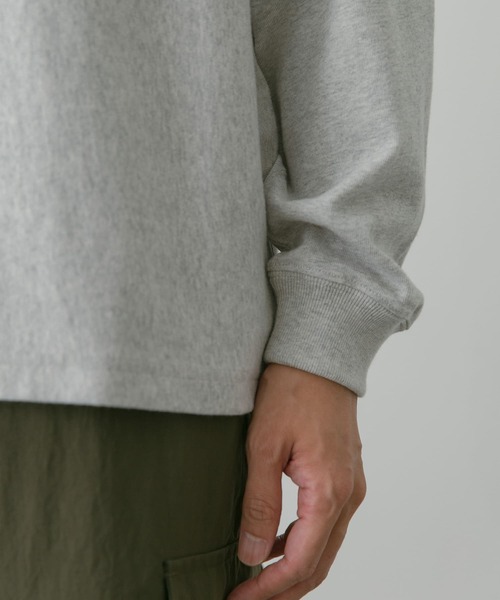 URBAN RESEARCH DOORS(アーバンリサーチドアーズ)の「USAコットンモックネックロングスリーブTシャツ(Tシャツ/カットソー・メンズ・ホワイト/チャコールグレー/グレー系その他・MEDIUM/LARGE)」の7枚目の写真