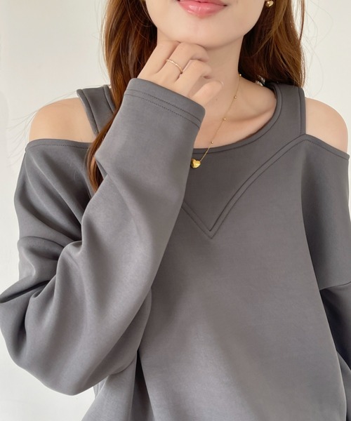 emi+(エミプラス)の「ショルダーカットアウト段ボールスウェットプルオーバー(Tシャツ/カットソー・レディース・チャコールグレー/ホワイト/ブラック・M/L)」の12枚目の写真