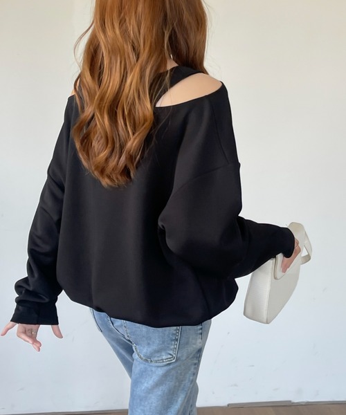 emi+(エミプラス)の「ショルダーカットアウト段ボールスウェットプルオーバー(Tシャツ/カットソー・レディース・チャコールグレー/ホワイト/ブラック・M/L)」の22枚目の写真
