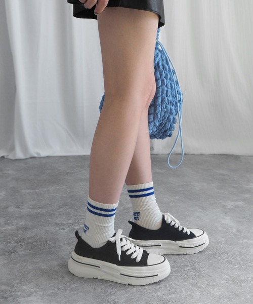 alala（アララ）の「キャンバス/メタリック厚底スニーカー ＜ 伸びるシューレース ＞（スニーカー・レディース・ブラック/シルバー系その他/ブルー/カーキ/ライトベージュ・S/M/LL/L）」の19枚目の写真