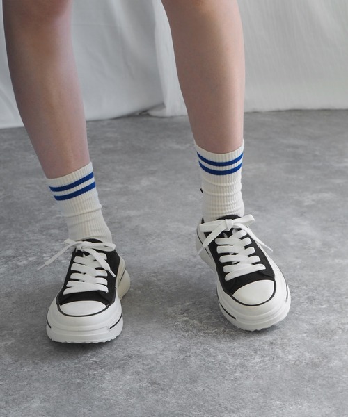 alala（アララ）の「キャンバス/メタリック厚底スニーカー ＜ 伸びるシューレース ＞（スニーカー・レディース・ブラック/シルバー系その他/ブルー/カーキ/ライトベージュ・S/M/LL/L）」の22枚目の写真