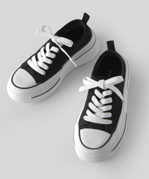 alala（アララ）の「キャンバス/メタリック厚底スニーカー ＜ 伸びるシューレース ＞（スニーカー・レディース・ブラック/シルバー系その他/ブルー/カーキ/ライトベージュ・S/M/LL/L）」の18枚目の写真