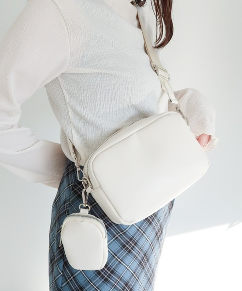 WEGO（ウィゴー）の「WEGO/ポーチ付きPUミニショルダー（ショルダーバッグ・レディース・ブラック/オフホワイト・FREE）」の2枚目の写真