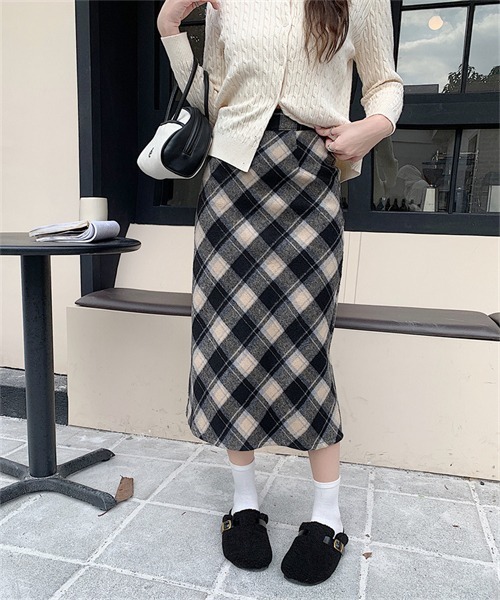 Dream garden(ドリームガーデン)の「バックスリットチェック柄スカート(スカート・レディース・ブラック/ベージュ/レッド・S/L/XL/M)」の9枚目の写真